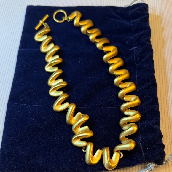 Anne Klein Jewelry - Anne Klien swirl scribble link Gold tone Necklace 🐈‍⬛